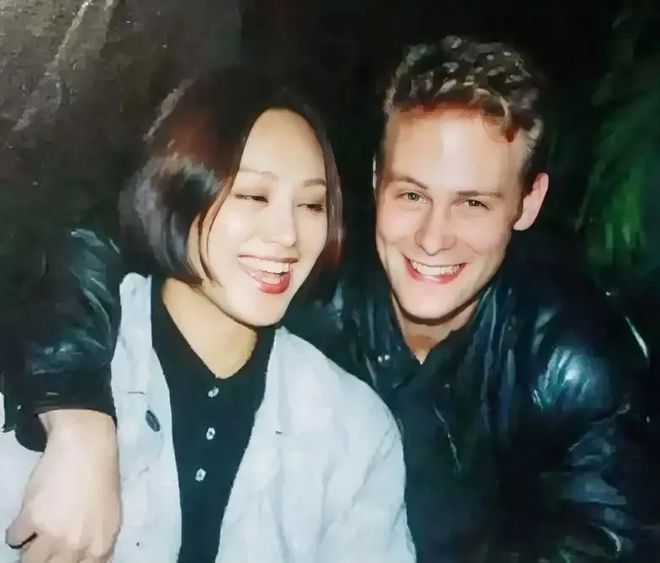 1997年，宁静和美国人保罗结婚，保罗的母亲非常喜欢她，问她想要什么结婚礼物，宁