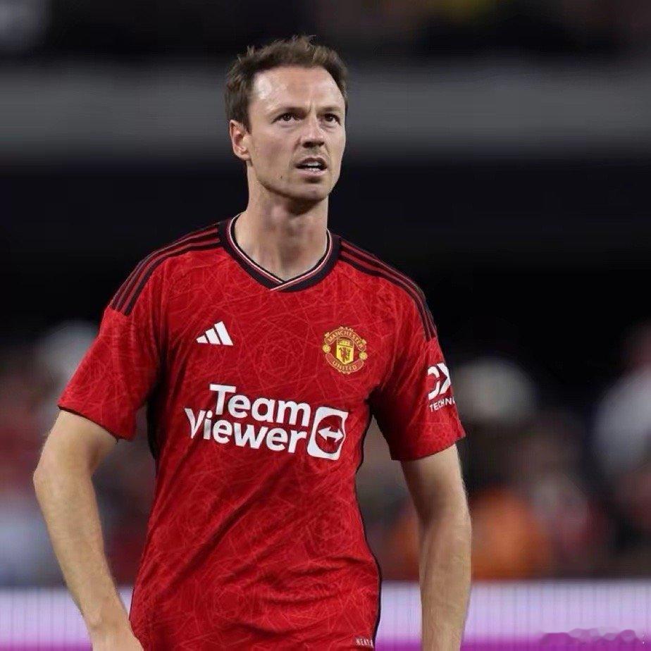 埃文斯应该是要进入教练组了其实大家忽略了一点：阿莫林是整个教练团队都走了，所以曼