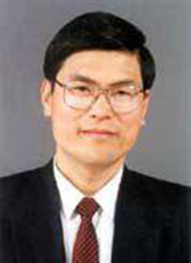 潘云鹤，男，汉族，1946年11月4日生，浙江省杭州市人，1974年3月加入中国
