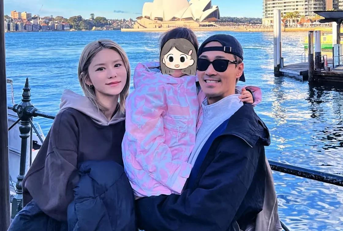 张馨月晒出一家三口在悉尼的旅行照片，看上去还是很甜蜜的！这次她和她老公算是情侣发