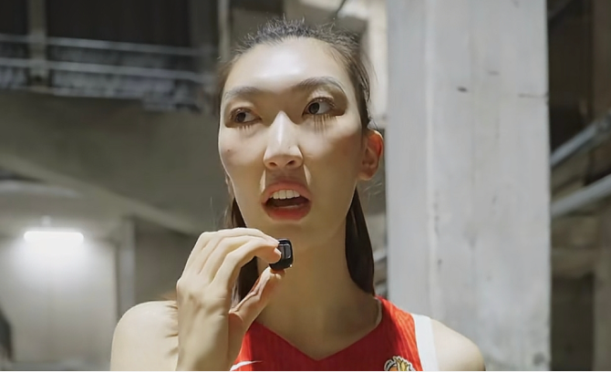 罕见！韩旭谈李月汝错过女篮世界杯:“很显然，这不是她的错，这肯定是哪个环节出了问题！我跟她发了消息，