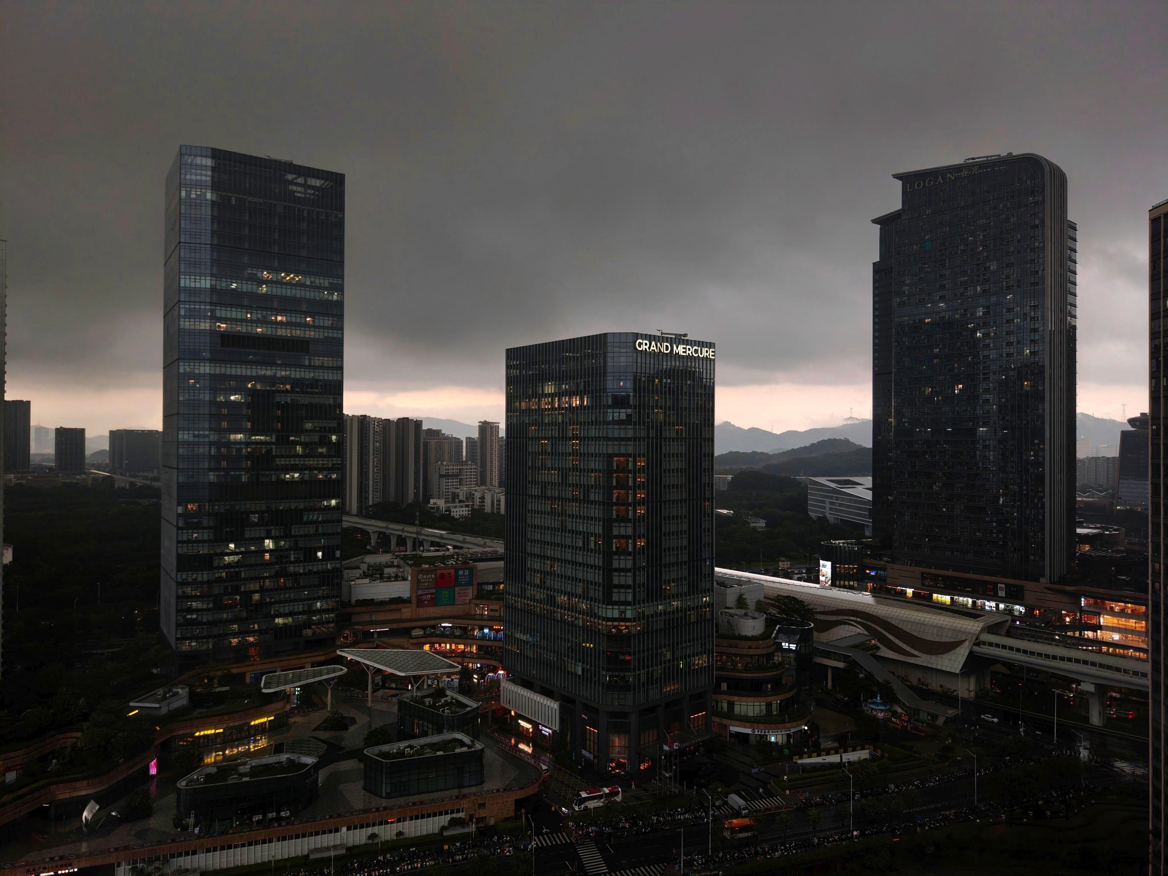 好家伙，没完了这雨