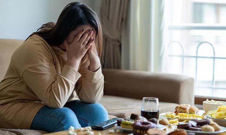 乌鲁木齐，女子的丈夫突然去世，继子为继承遗产将她告上法庭，女子查银行流水发现丈夫