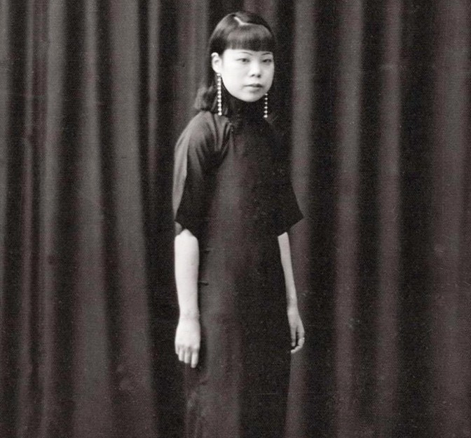 1931年夏天，溥仪的淑妃文绣随地吐痰，凑巧皇后婉容坐在旁边，她立马向溥仪告状：