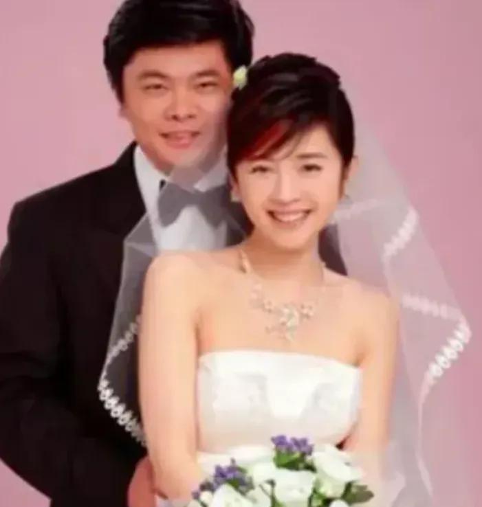2002年，40岁的丁健对刚生完孩子的老婆说：“我给你1个亿，我们离婚，我爱上别