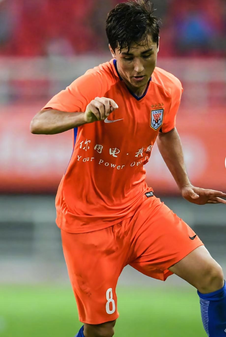 阿卜杜热苏力也离开泰山了。正如他说的，今天脱下了穿了15年的泰山球衣，从此以后