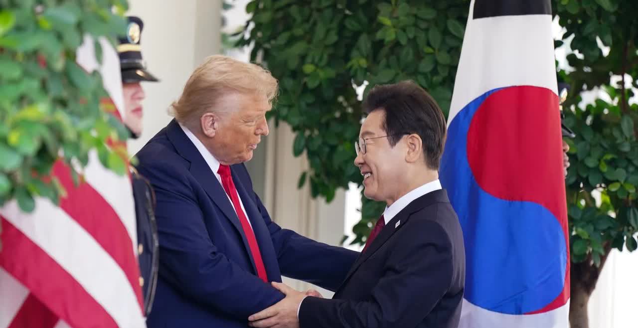 眼看李在明这么懂事，本想刁难的特朗普“龙颜大悦”李在明与特朗普的会谈结束了，