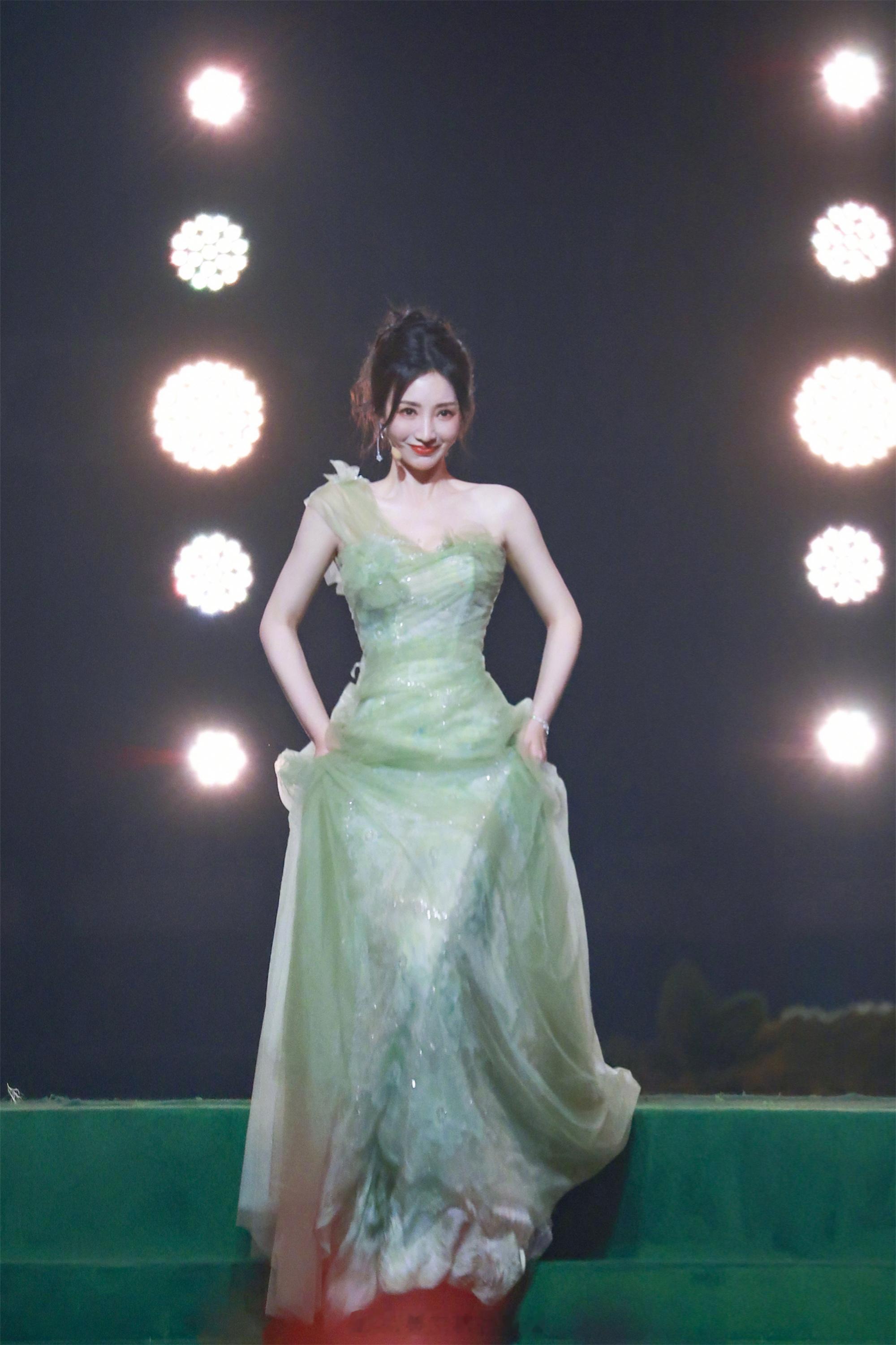 柳岩乘风姐姐好美​​​
