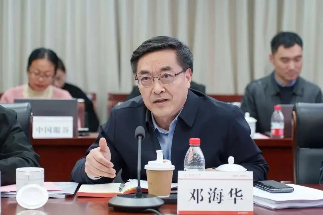 北京协和医学院的邓海华书记是提前离任了吗？最新查询发现，目前北京协和医学院官