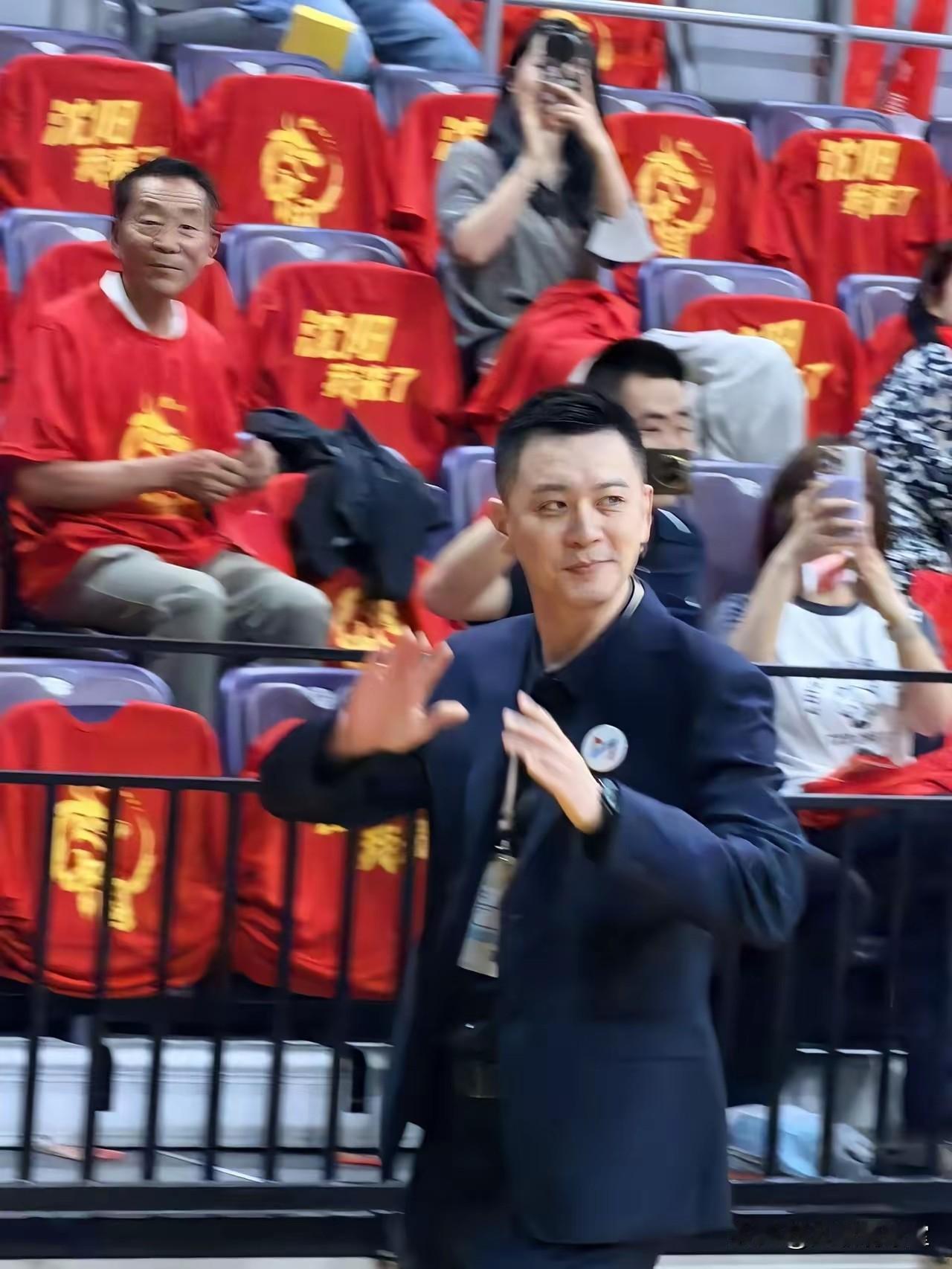 杨鸣出任广东男篮主教练看来基本无望了，广东队不邀请杨鸣，那么其他CBA球队签杨鸣