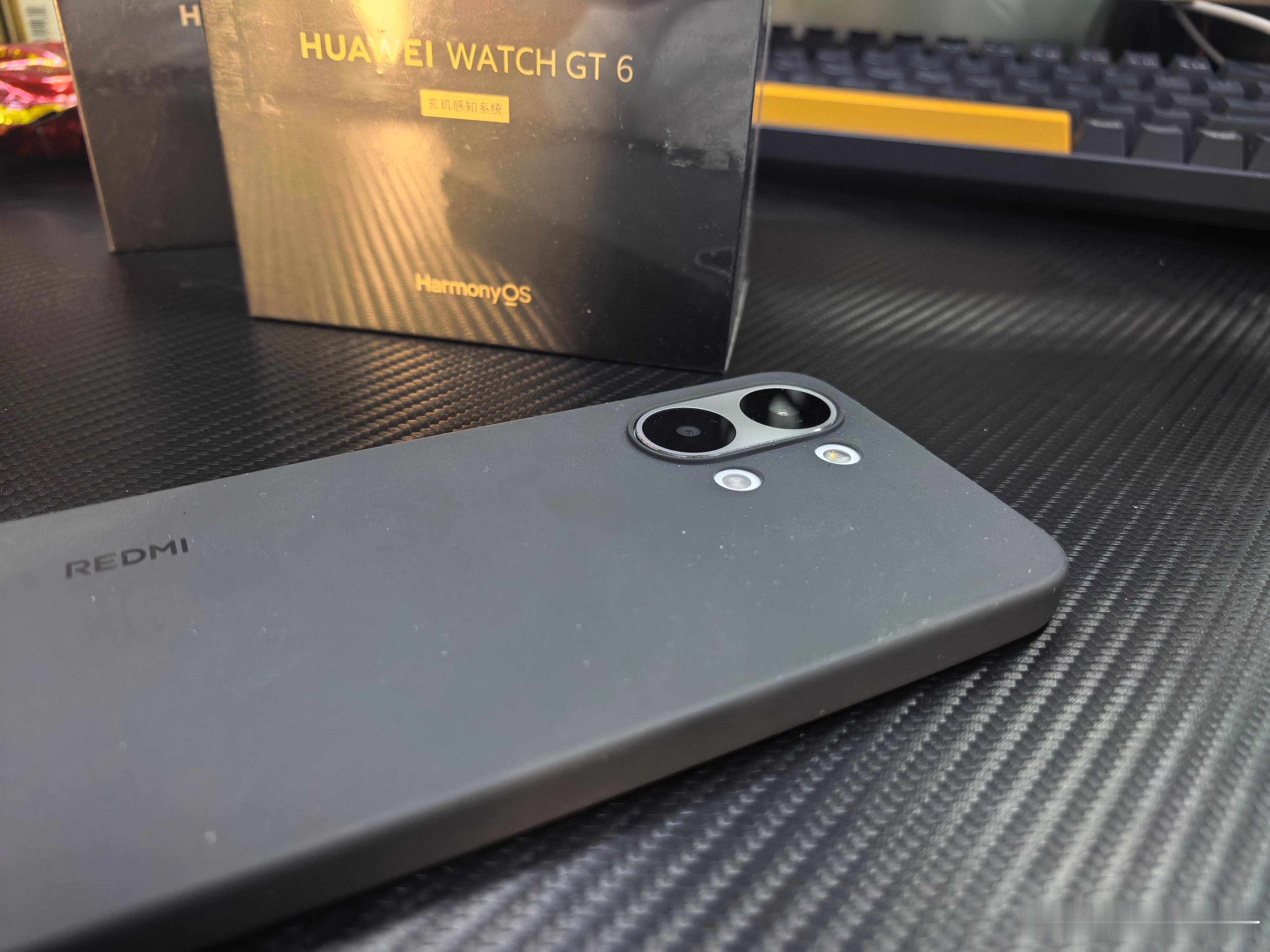 红米Tureb5Max，这几天体验了游戏，主要是:QQ飞车，吃鸡及逆战，很流畅