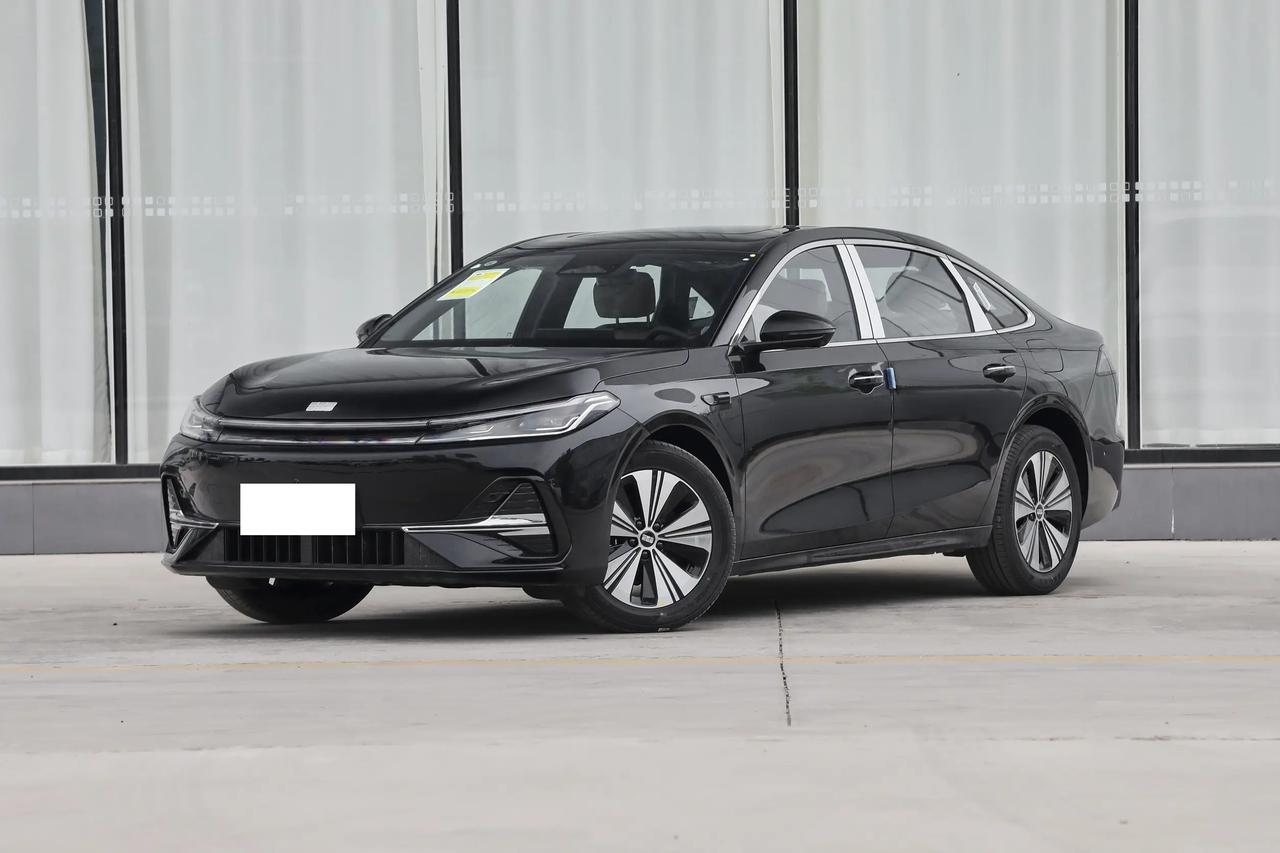 我个人觉得新款吉利银河A7想要跑量，要多想想怎么让人愿意去店里看。因为这个价位用