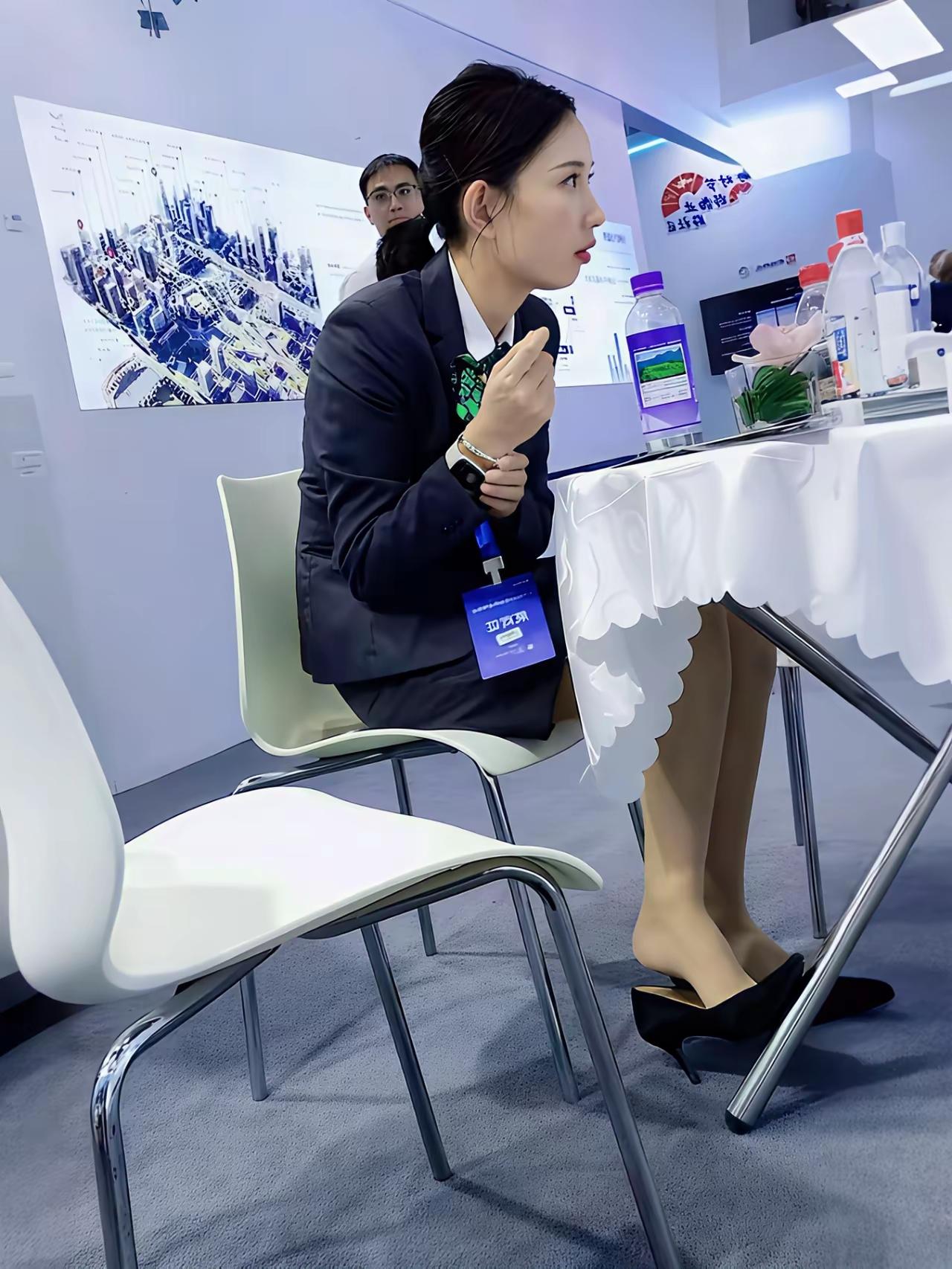 坐看风云起，静待繁华落。