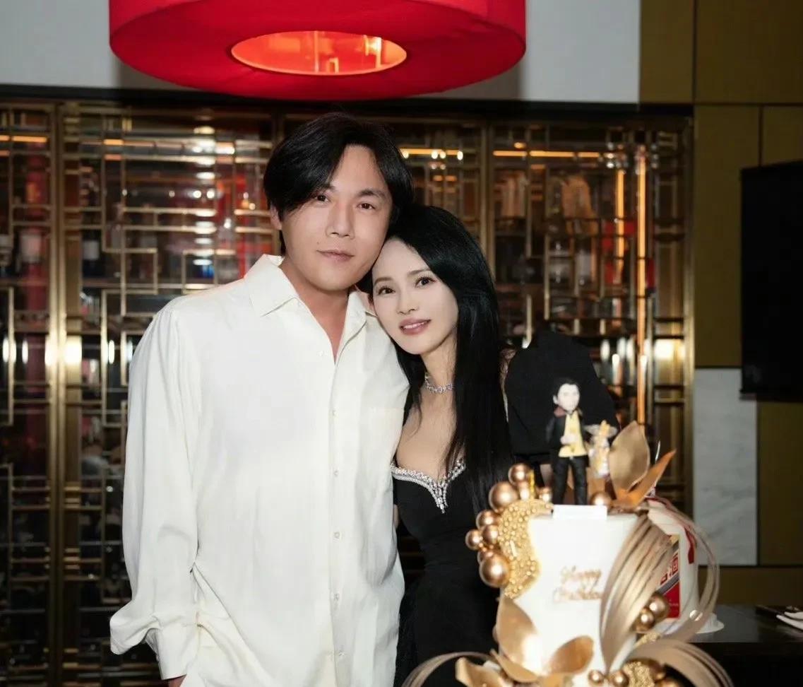 秦昊估计现在做梦都能笑醒！不是因为他得了什么大奖，也不是因为她的演技，而是伊能