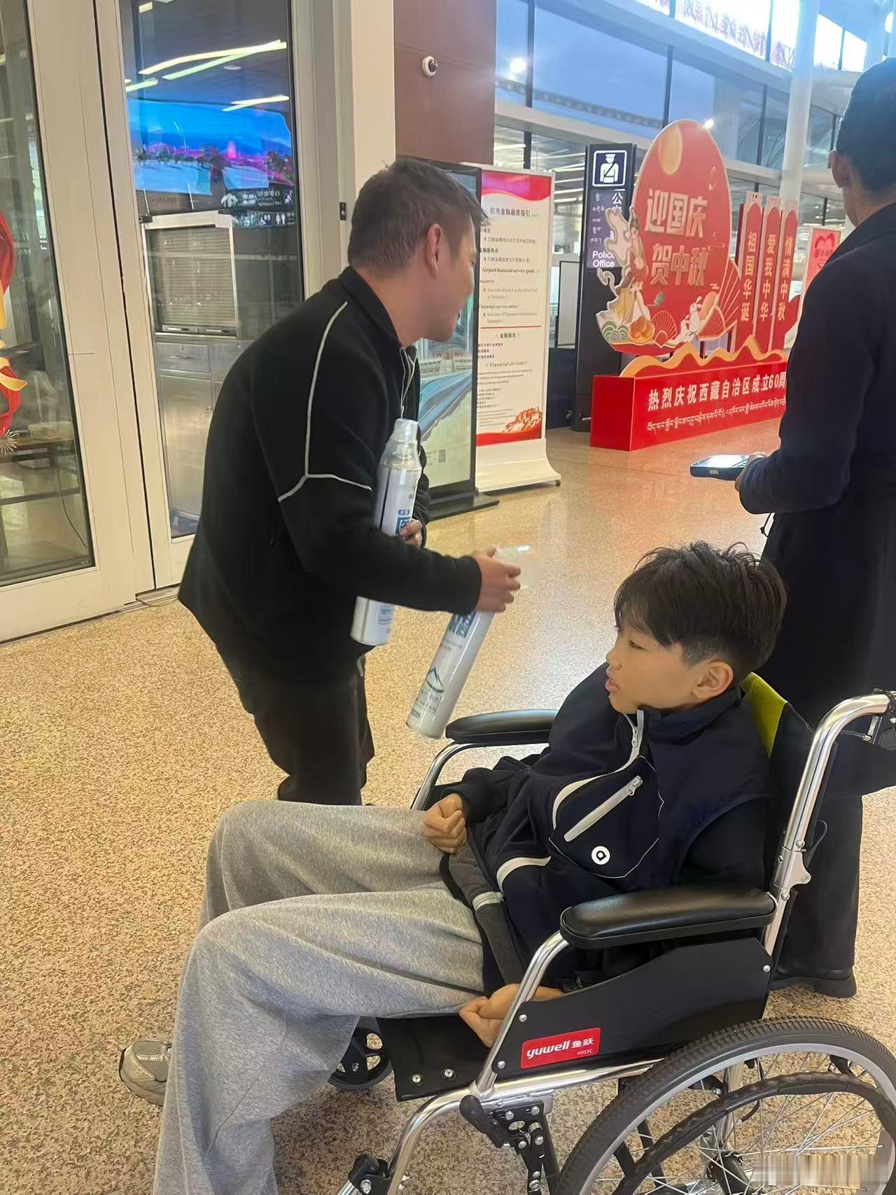 小表弟的高原反应有点凶[捂脸哭]​​​