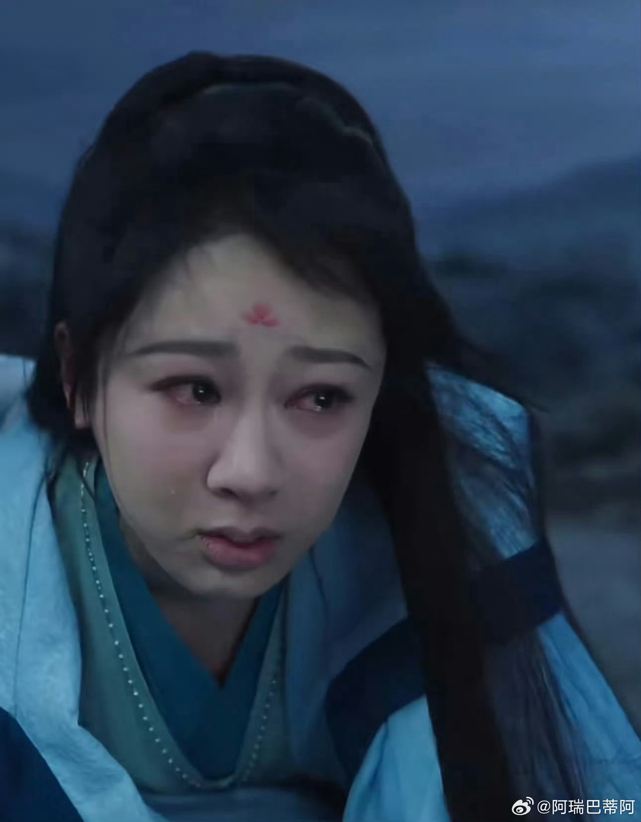 杨紫粉丝别看什么🧱了，多看看你姐这张脸