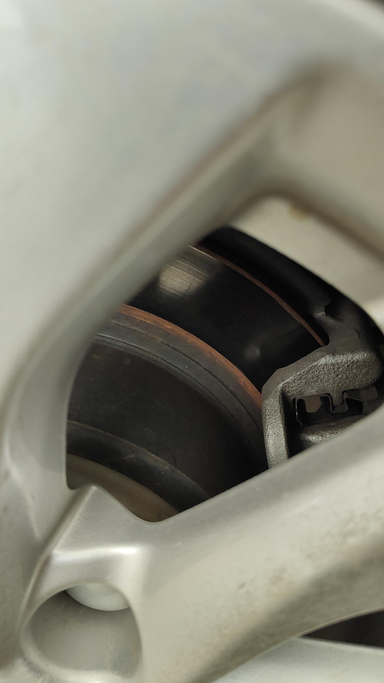 为什么后轮都是单层刹车盘？