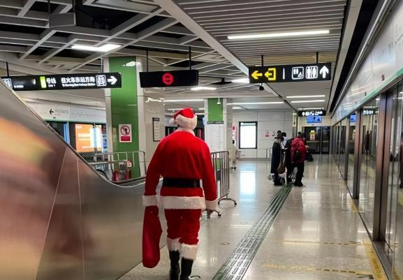 今年圣诞节没人抵制了，为啥还更冷清了？网友：3个原因，很现实往年一进十二月，