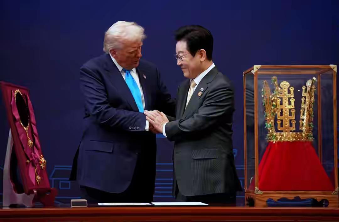 一个怕美国的要死，一个美国怕的要死，于是就出现了戏剧性的事。韩国千盼万盼终于盼