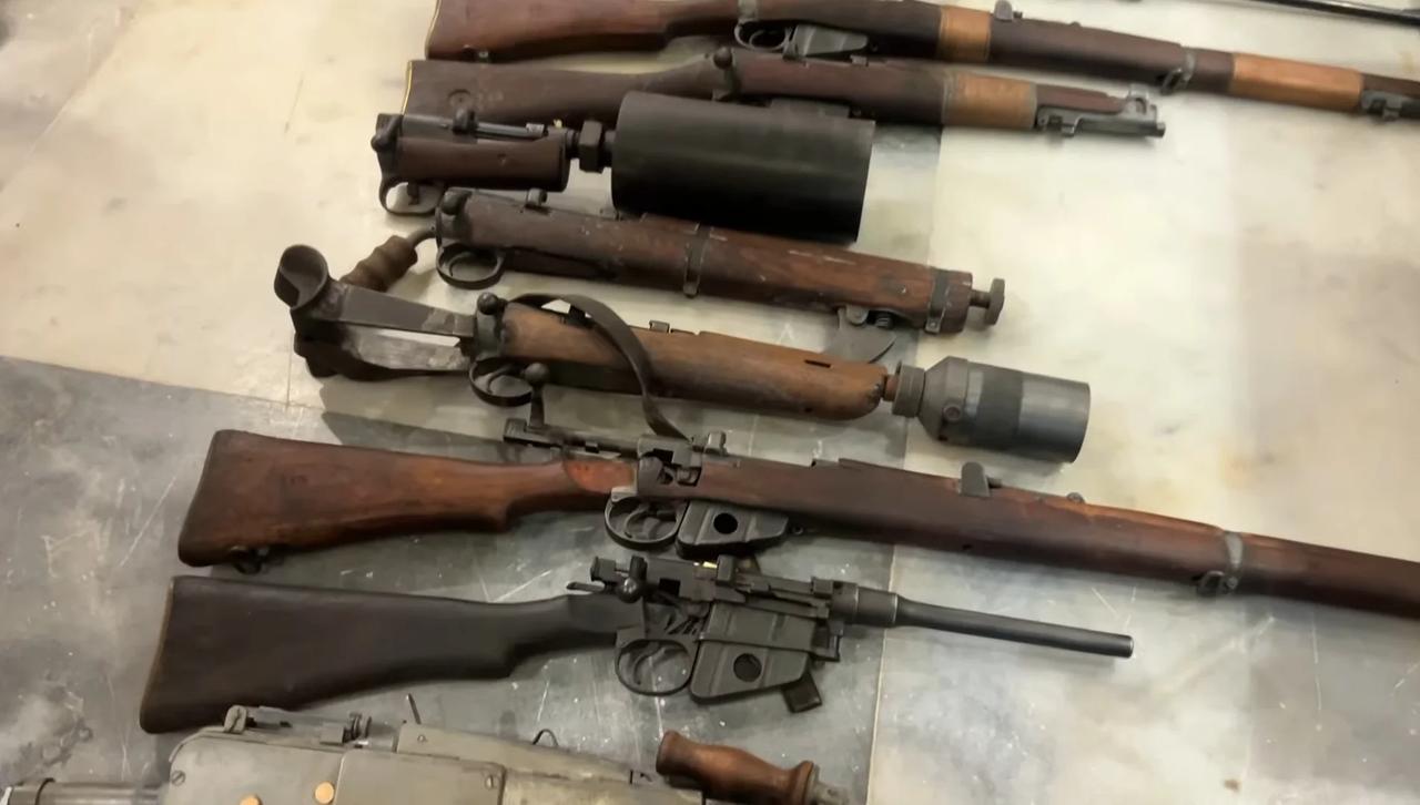 印度陆军博物馆展出的LeeEnfield.303系列烟雾发射器、榴弹发射