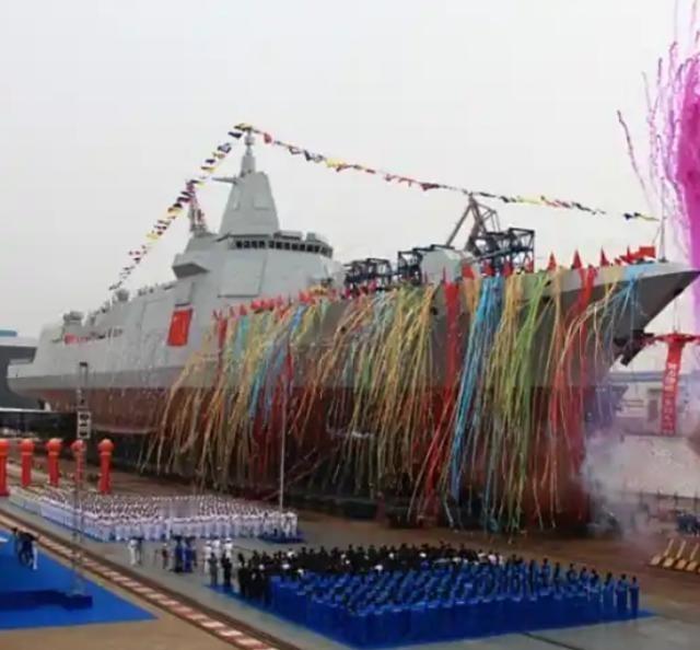 055大驱在世界属于什么水平？网友：这么说吧，有16艘055的时候，地球上没有国