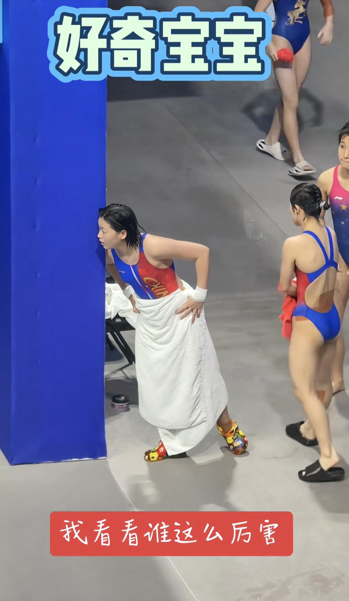 全红婵夺冠后，估计带火的不是她的搭档王伟莹，而是她走哪里都带着的，充满时尚松