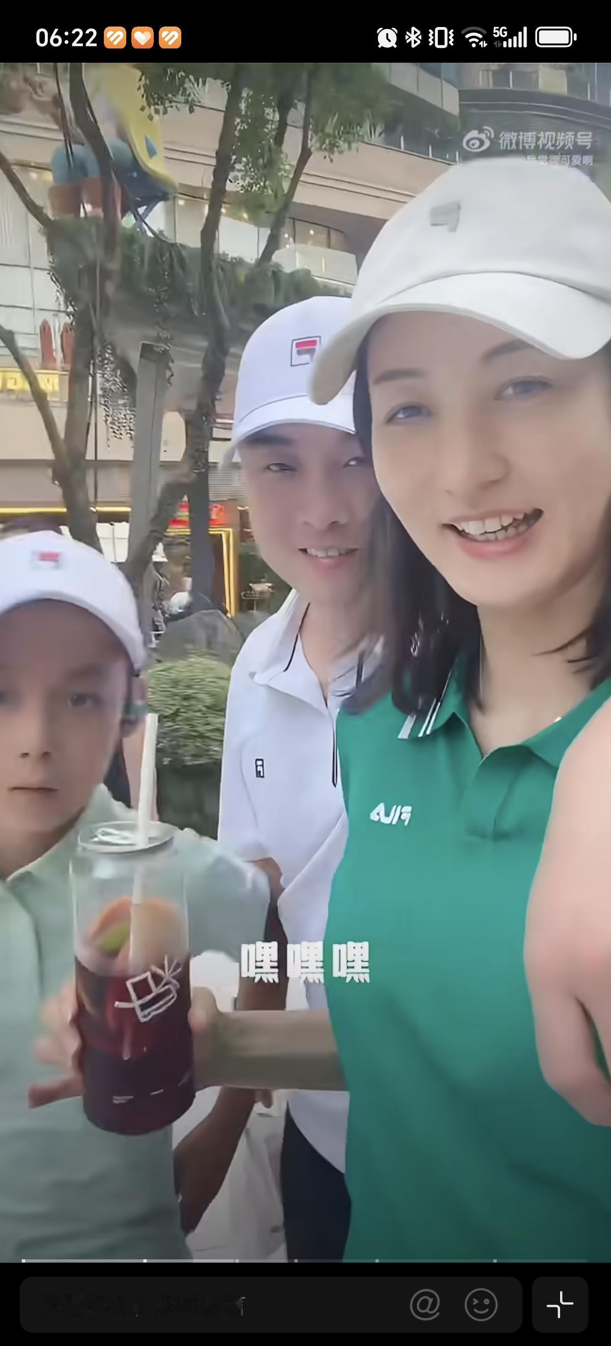 王皓配大儿子打高尔夫球，老婆拍的视频我直接不敢认王皓，这是那个顶流男明星，这图有