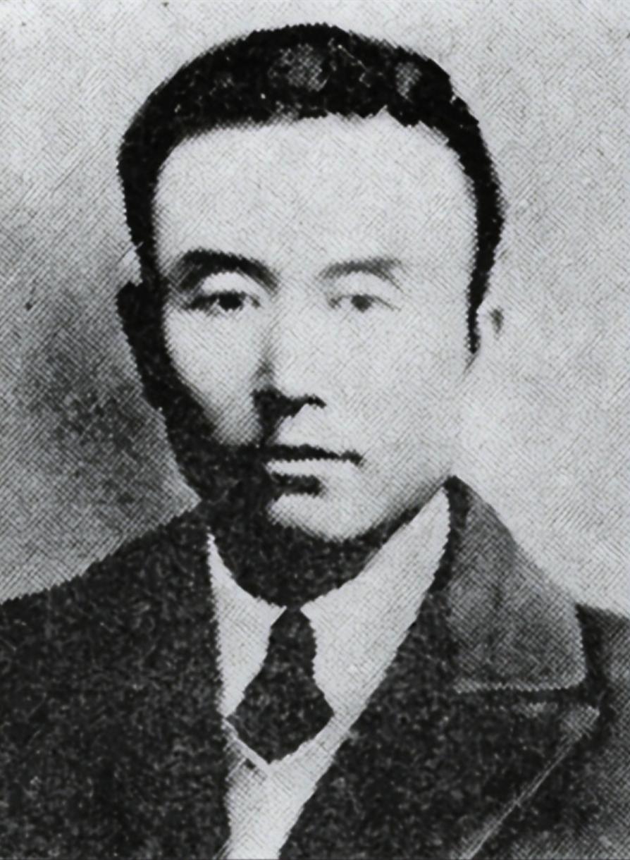 1938年冬天，八路军津南军分区司令杨靖远，被一个叫孙仲文的地主头目用铡刀杀了。