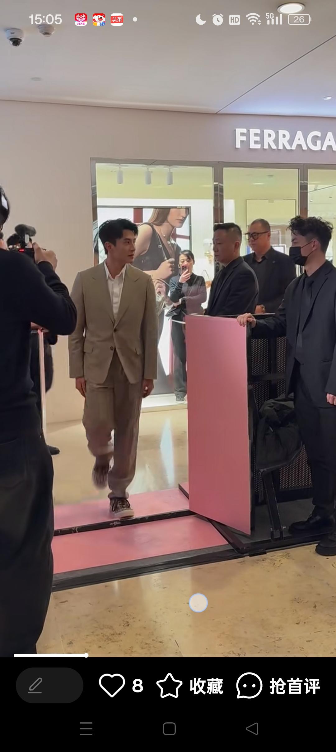 刘萧旭今日南京德基“迪奥”线下活动来啦！全场人山人海，热闹的很，不得不说，喜欢小