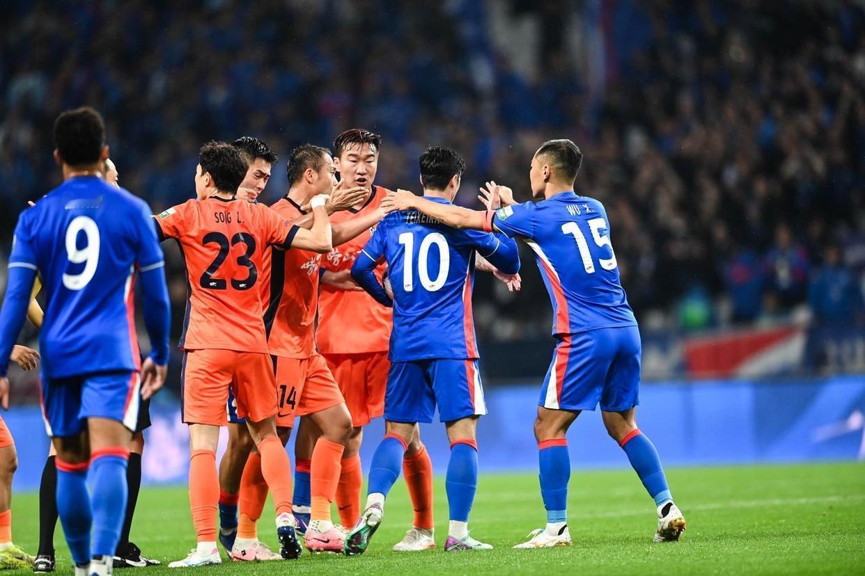 海港球迷还是感谢申花成功阻击海牛！因为这场比赛一旦海牛赢球！对海港来说保级形式更