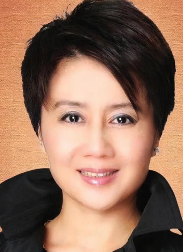 一次，鲁豫去澳门采访梁安琪，不小心撞了土豪的车，想给1500元私了，土豪说:“赔