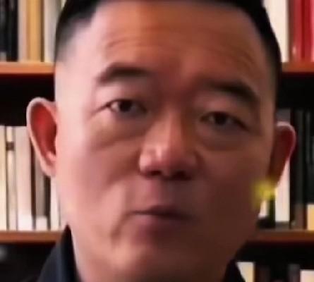 岳云鹏专场点名郑好，这可不是简单的捧哏。德云社87场商演，他一个人扛下35%，