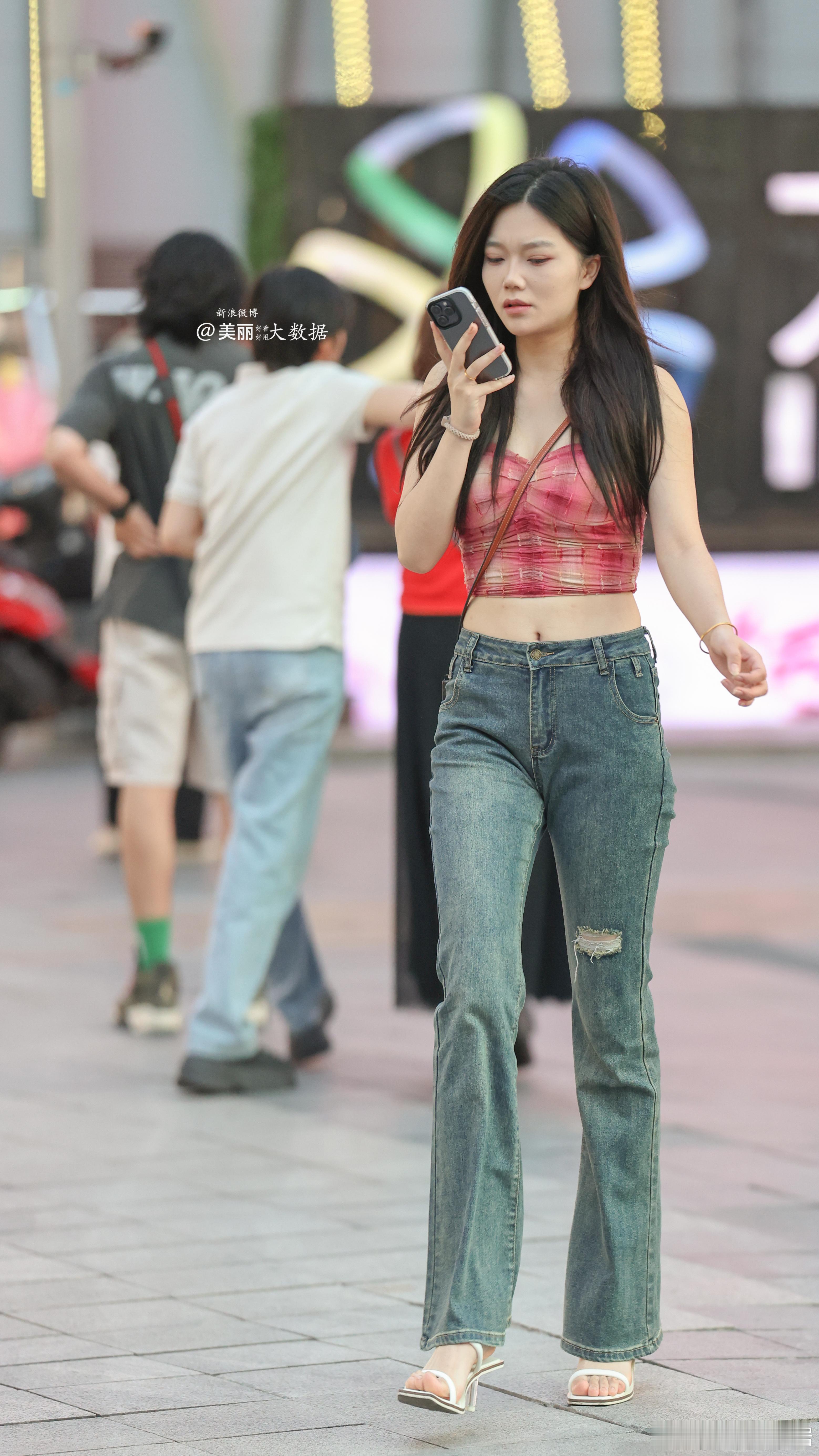 必须要露脐！嗯嗯，才好看！​​​
