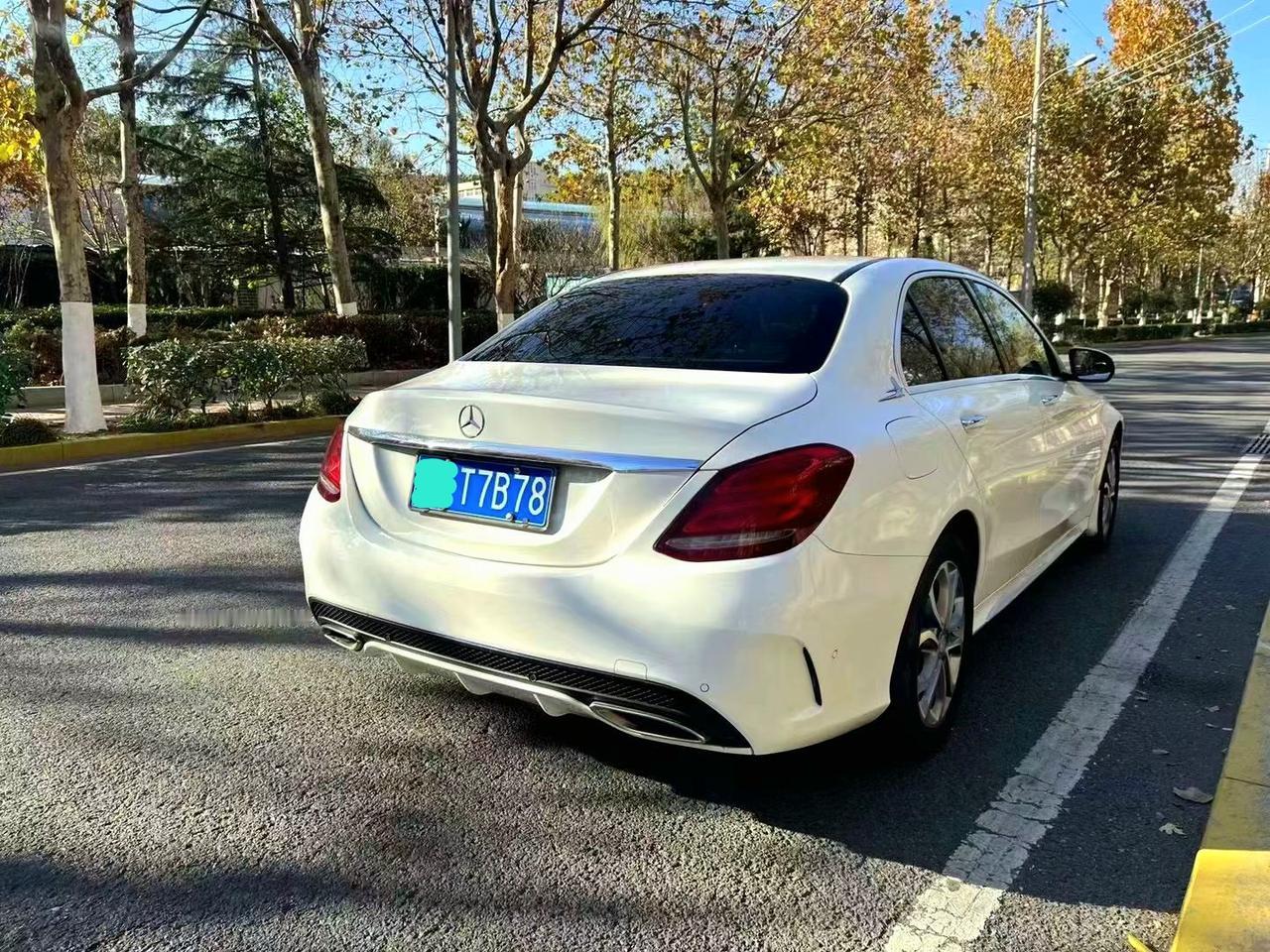 前几代的奔驰c级车迷们我想可能都见过。如果说当时是老气横秋，我理解。如果说当时是