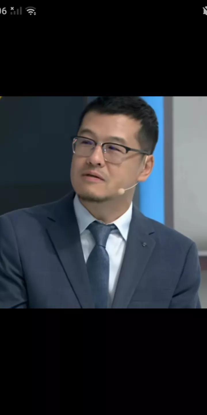前不久国内著名篮球评论员杨毅在直播间与球迷互动时，谈到巅峰时期的郭艾伦能力不输欧