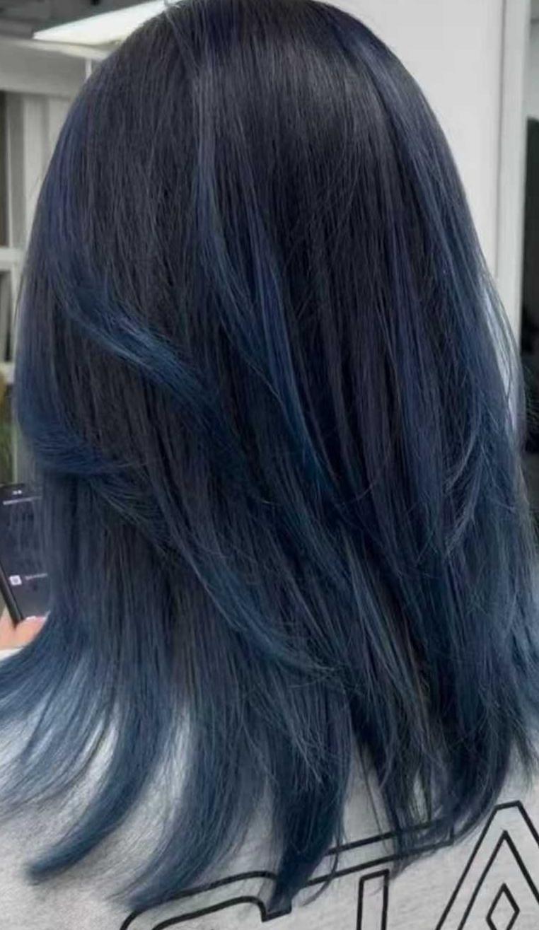 家人们姐姐新年快乐，我刚刚起床准备收拾过年吃的了，刷到一个挺有意思的直播片段，不