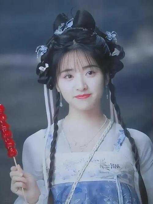 最近上线热播的《淮水竹亭》可谓是美女如云啊，友友们觉得谁最美？[呲牙笑]沈月，她