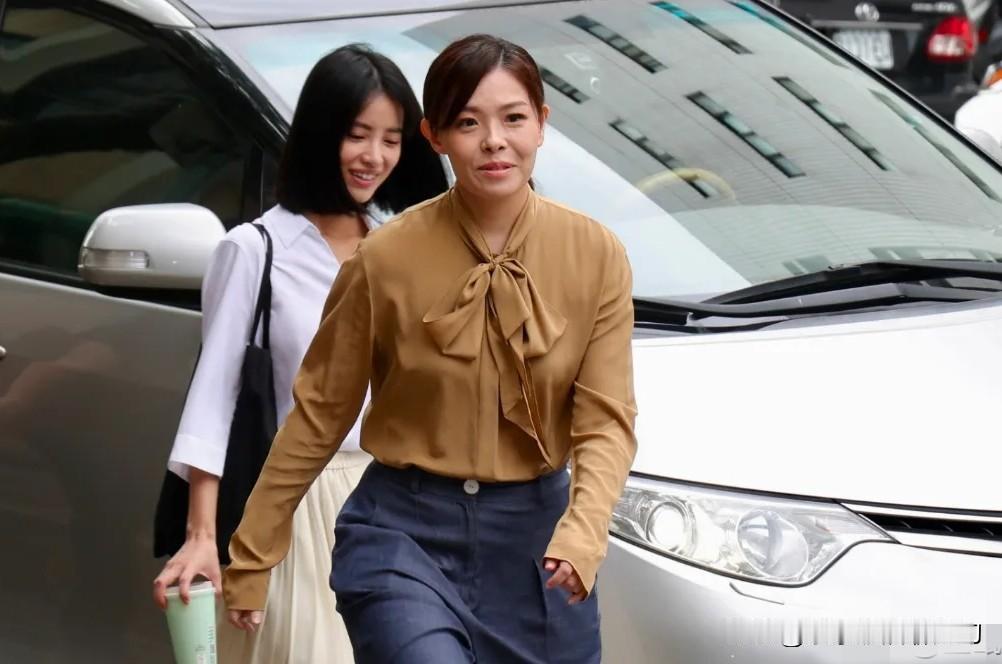 高虹安盼着赶紧复职回市府上班，却对恢复民众党党籍这事只字不提，一句“还没讨论思考