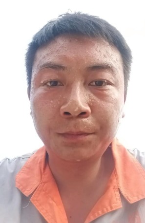 前天我们小区一个30多岁的男人，热死在工地上了。39度高温，下午三点，他