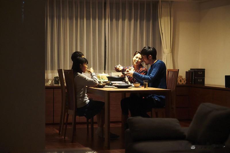 婚姻生活里，好多东西都重要。信任是基石，夫妻得对彼此忠诚，不隐瞒重要事儿，要是整
