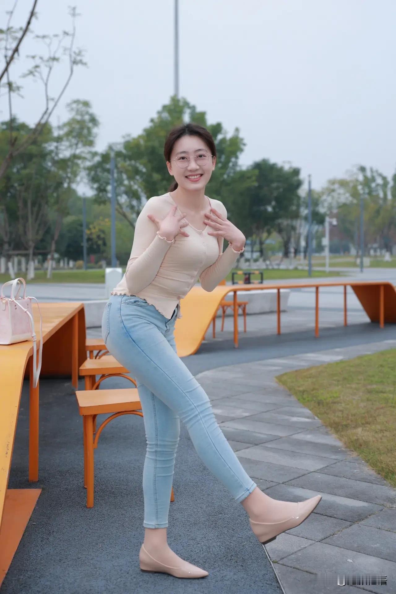 什么样的女人在异性眼里最有魅力?在异性眼里，“魅力”如同钻石的多个切面，折射出