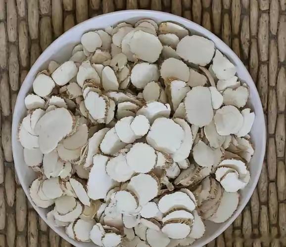 浅论白芷之妙用​这白芷这白从头治到脚的病都能治，书上又说它治头痛，鼻渊，还能美容
