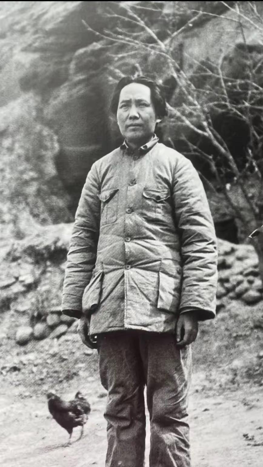 走完长征的伟人翻看这一组珍贵的老照片，心底总会生出无限感慨。这是走完万里长征之后