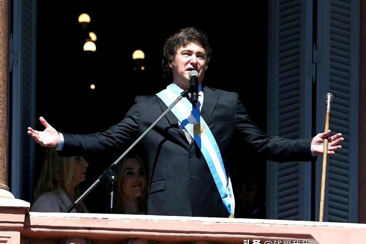 笑不活了家人们。那个阿根廷新总统，米莱，之前又是“电锯”又是要全面倒向西方的。