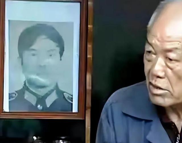 1987年，一缉毒民警，以回族老板身份打入毒贩内部，吃饭时，毒贩突然夹起一块猪肉