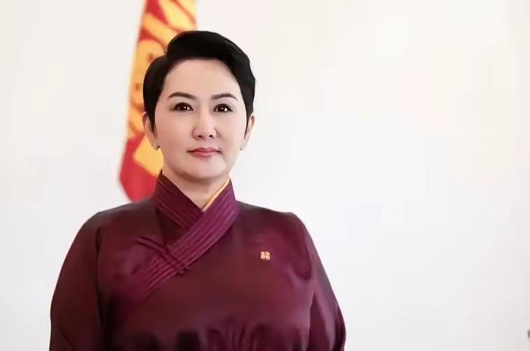 前脚挺菲律宾，后脚靠欧盟，蒙古国外长的外交操作，藏着小国的无奈与冒险前脚蒙