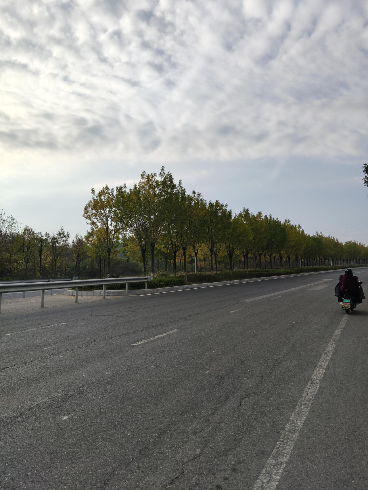 人性让人无法细读岳飞被诬告入狱，他的部下王俊是首告，王贵被胁迫以后，也作证