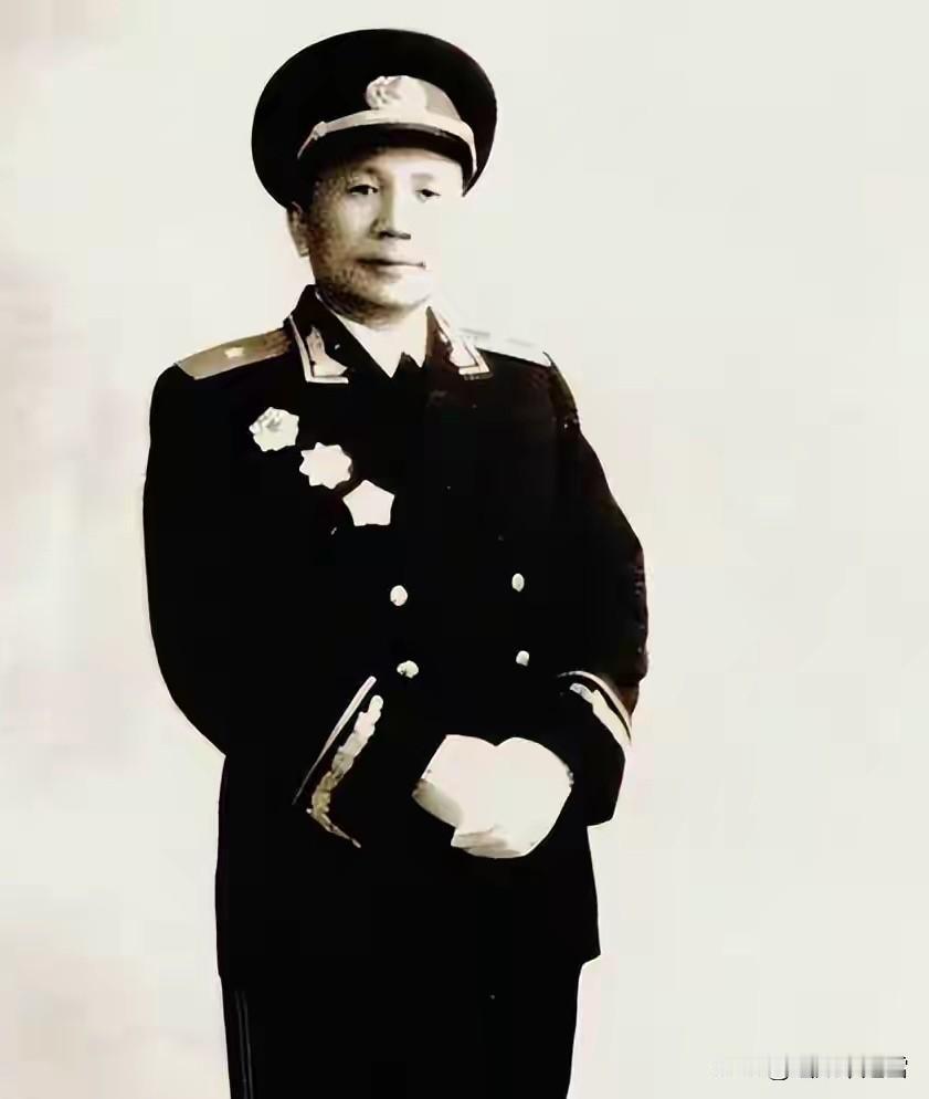 上级只给了他一个加强排、几十名干部，要去剿几千土匪，怎么打？1946年初冬