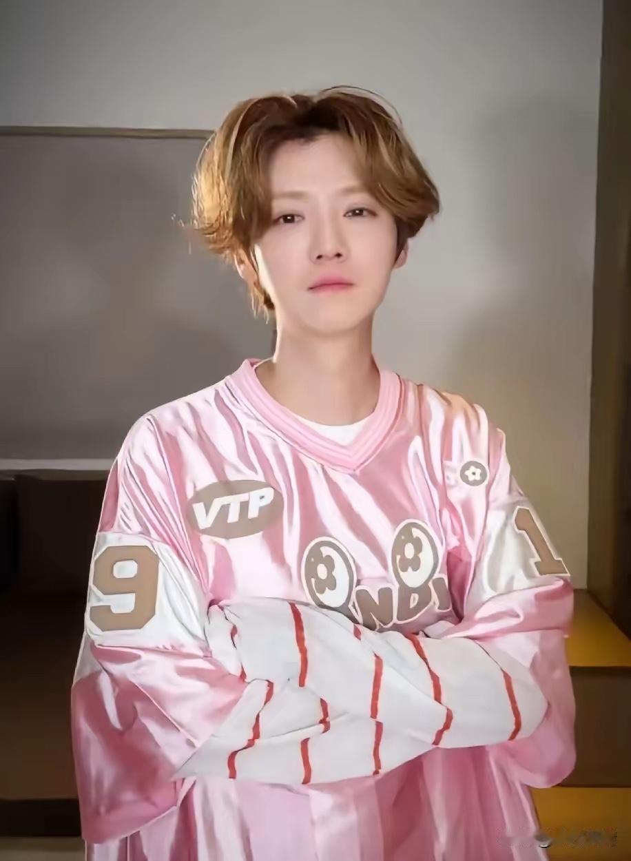 4月20日，鹿晗生日，陈赫卡在凌晨12点为鹿晗庆生，而且是庆生视频，视频里鹿晗穿