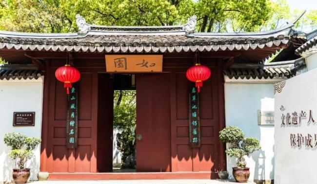 433年深秋，48岁的山水诗派鼻祖谢灵运被吊死在广州闹市街头。433年深囚，广州